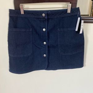 ✨BRAND NEW✨ HINGE Denim Mini Skirt